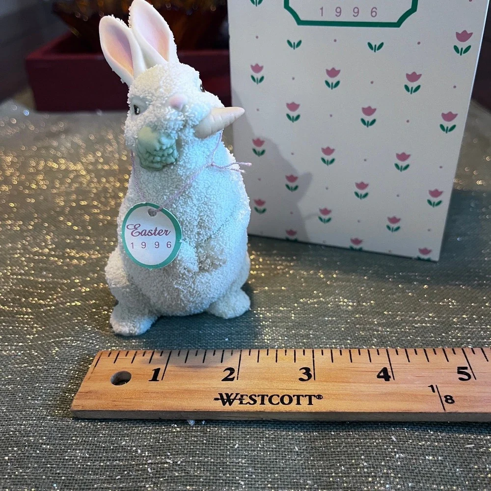 Department 56 Snowbunnies Easter 1996 Bunny with Carrot Figurine 2765-0 Boxed